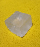 szpat islandzki (kalcyt) wysoka zdolność do załamywania światła