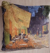 Vincent van Gogh  "Taras kawiarni nocą" poduszka z wypełnieniem 35x35 cm