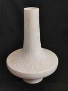 Biały wazon Edelstein Bavaria, porcelana biskwitowa