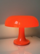 Pomarańczowa lampa grzybek