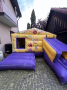 Dmuchany domek ze zjeżdżalnią