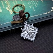 Brelok do kluczy Wiedźmin – super wykonanie, na skórzanym pasku