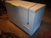 sprzedam używaną zamrażarkę marki Whirlpool w bardzo dobrym stanie 