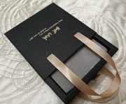 Pudełko prezentowe na biżuterię, opakowanie.