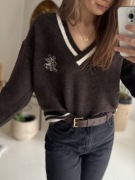 Sweter dekolt V brązowy 