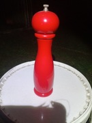 Stary młynek do mielenia pieprzu 