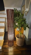 Rattanowa lampa podłogowa
