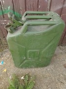 Stare kanistry PRL zielony 20l,5l 