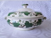 Wedgwood „Napoleon Ivy” – waza / kartoflanka z pokrywą – Anglia vintage