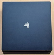 PlayStation 4 Pro 1TB CUH-7216B + 2 pady + 8 gier + kable + pudełko