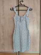 Letnia sukienka w kwiaty obcisła 