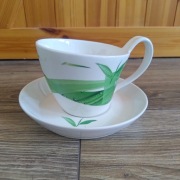 TANIO Duży kubek 400 ml ze spodkiem Altom – motyw liści herbaty