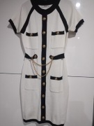 Kremowa sukienka z guzikami i łańcuszkami ELSA.M.by may