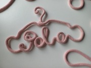 Pola napis imię dziecka wieszak na ubranko ozdoba pokoju 4 litery