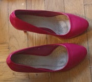 SUPER FAJNE CZERWONE SZPILKI-FIRMA QINBA ROZMIAR 36-MODEL LEI