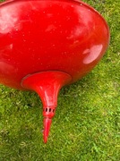 Czerwona lampa sufitowa