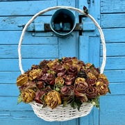 Kosz 60 naturalnych kwiatów 