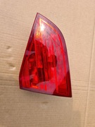 A4 B8 LAMPA PRAWY TYŁ W KLAPĘ KOMBI LIFT