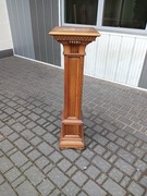 Piękny okazały orzechowy stary kwietnik włoski