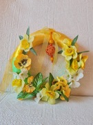 Stroik wielkanocny świąteczny wieniec wianek na drzwi kolorowy kwiaty żółty