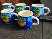 Ceramiczne kubki z truskawką sielskie wiejskie