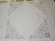 Ręcznie haftowany obrusik 96x96