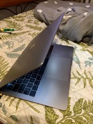MacBook Air Retina A1932 dysk 256 gb/ ram 8 Os Sonoma nowa bateria + hub