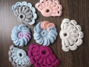 Kotyliony przypinki dekoracja na szydełku wełniane 