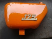 Osłona boczna lewa oryginalna metalowa stan jak na zdjęciach.