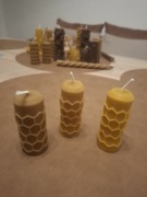 Świeczka z naturalnego wosku pszczelego wys 6 cm szerokość około  2,5 cm