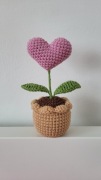 Kwiaty w doniczce na szydełku Serce