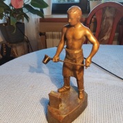 Socrealizm .Hutnik odlewnik rzeźba z brązu lub mosiądzu.