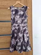 Sukienka Grey Wolf fioletowa kwiaty taliowana rozkloszowana S