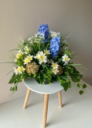 Wiosenny stroik na cmentarz - ręcznie wykonany