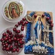 PREZENT RÓŻANIEC dla babci z magnesem Matka Boska Medjugorje.