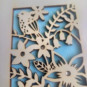 Kartka Urodzinowa Drewniana Laserowa Kwiaty Ptaki Otwierana Cyrkonie + Kope