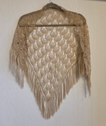 chusta szal szydełkowana szydełkowa na szydełku trójkątna frędzle beżowa
