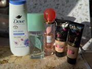 Kosmetyki , podkłady ,  perfumy i żel pod prysznic