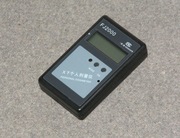 malutki dozymetr osobisty dawkomierz licznik Geigera FJ2000 Pioway Medical