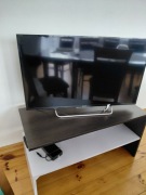Telewizor i stolik