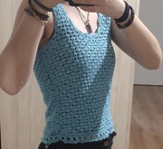 Letnia dziewczęca bluzeczka.