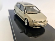 VW Golf Autoart w gablotce i kartoniku piękny model 1/43 