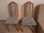 Krzesła drewniane z wysokim oparciem (2 szt.), do sprzedania