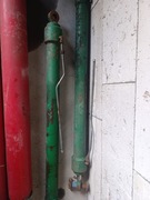 2 siłowniki dwustronne