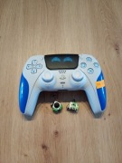 Pad PS5 dualsense, analogi TMR favor union, astro bot Joyful