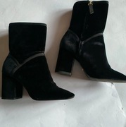 Czarne aksamitne botki Massimo Dutti 37