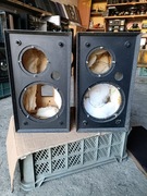 Obudowy firmy ess  kolumna skrzynia głośnik klipsch dali infinity b&w