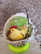 stroik wielkanocny: plecione jajko z kurą DIY