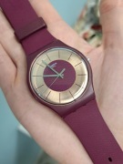 Bordowy zegarek swatch New gent szampańskie złoto 