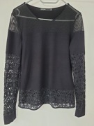 Czarna elastyczna bluzka z koronkową wstawką rozmiar M 